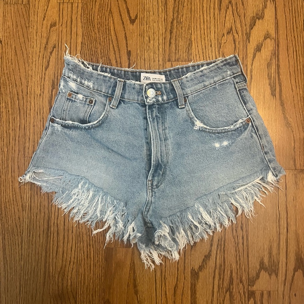 Zara Women's Light Blue Distressed Denim Shorts